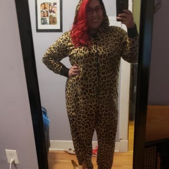 📌SOLD OUT📌🆕PLUS SIZE LEOPARD FLEECE ONESIE - Picture 2 of 13